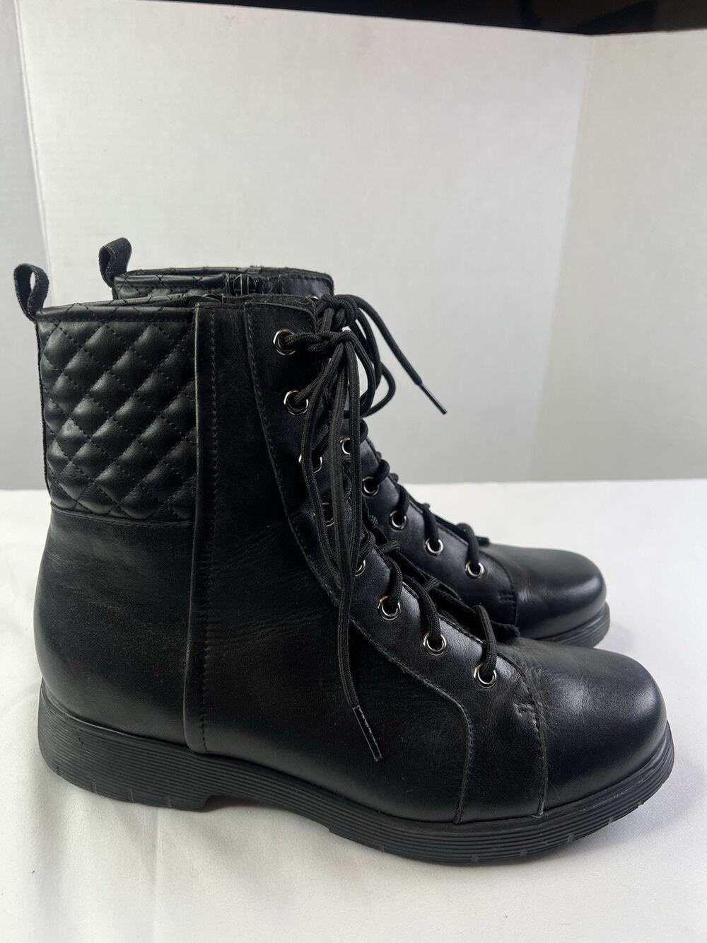 Munro Tessa Women’s Black Boots Size 8.5 Combat Ankle EUC Zip Up